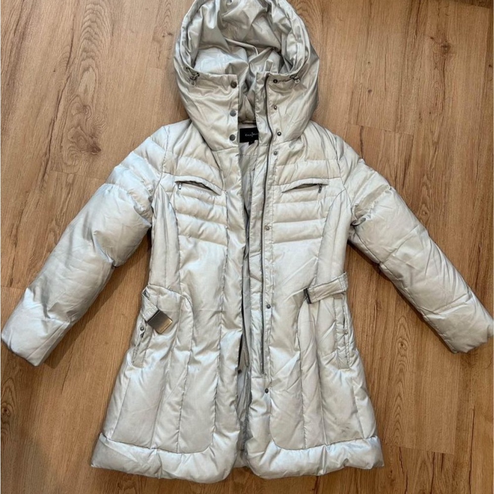 LIKE NEW (dont think i wore it) Cole Haan winter coat size L
priced to sell!!!